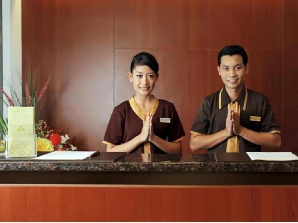 Maesa Hotel Ponorogo Екстер'єр фото