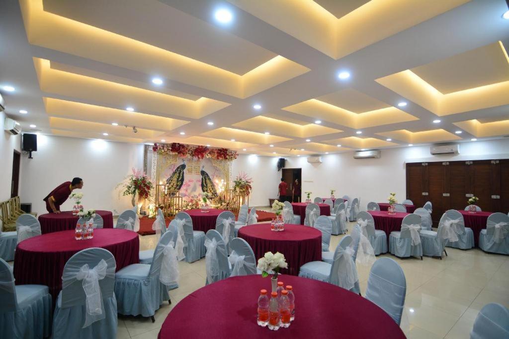 Maesa Hotel Ponorogo Екстер'єр фото