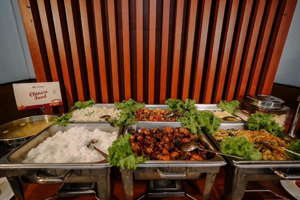 Maesa Hotel Ponorogo Екстер'єр фото