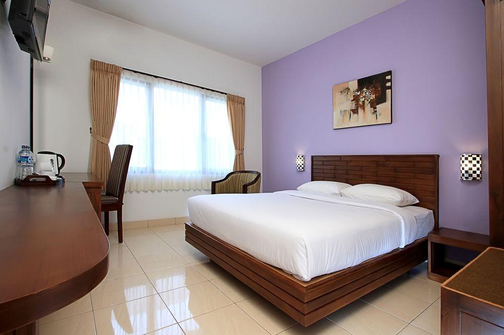 Maesa Hotel Ponorogo Екстер'єр фото
