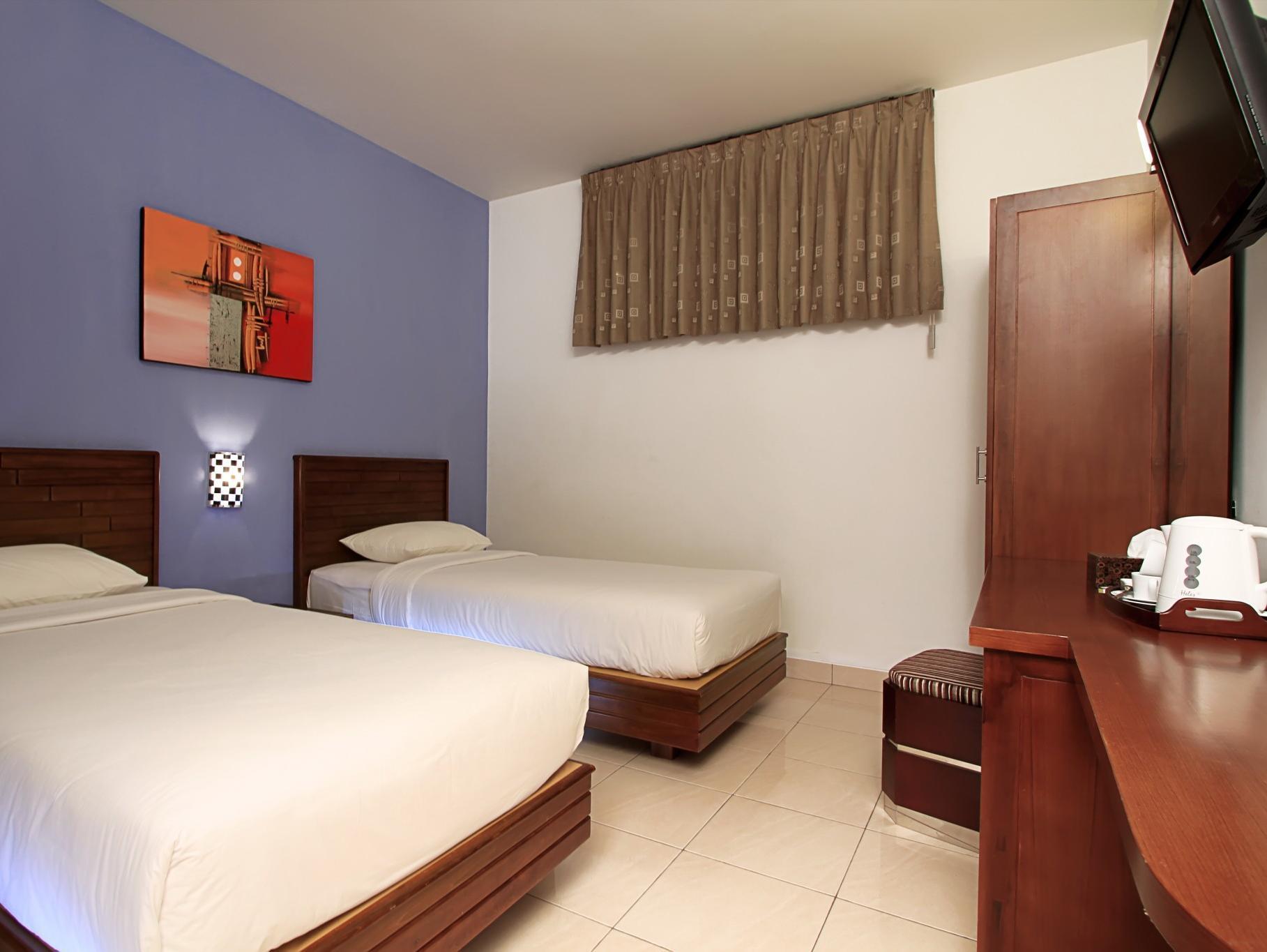 Maesa Hotel Ponorogo Екстер'єр фото