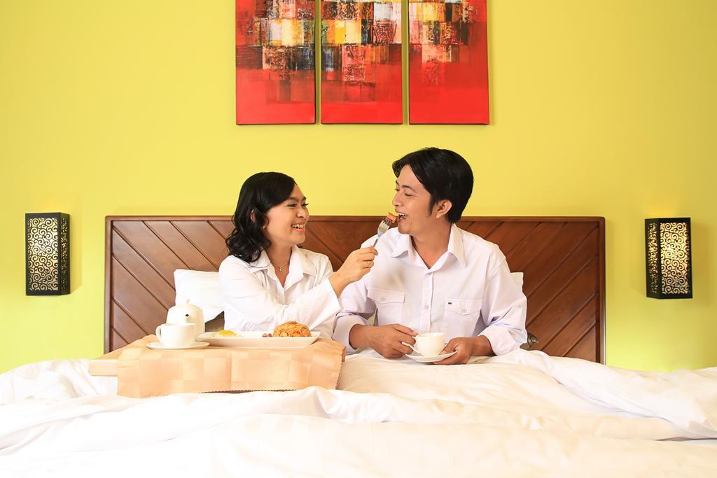 Maesa Hotel Ponorogo Екстер'єр фото