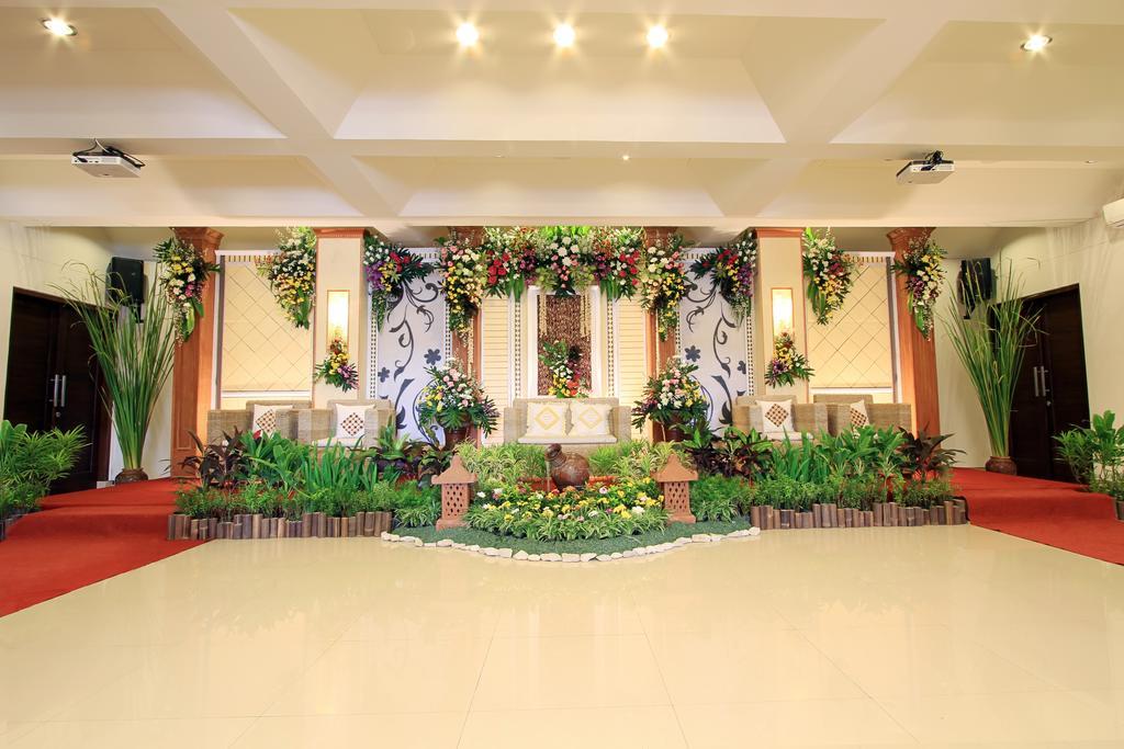 Maesa Hotel Ponorogo Екстер'єр фото