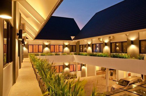 Maesa Hotel Ponorogo Екстер'єр фото