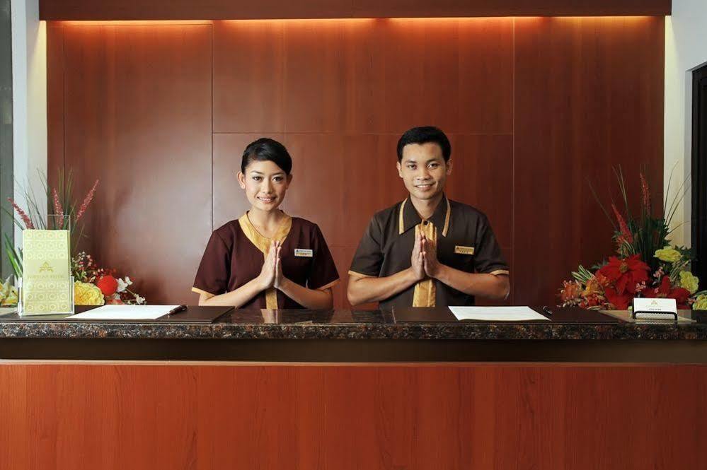 Maesa Hotel Ponorogo Екстер'єр фото